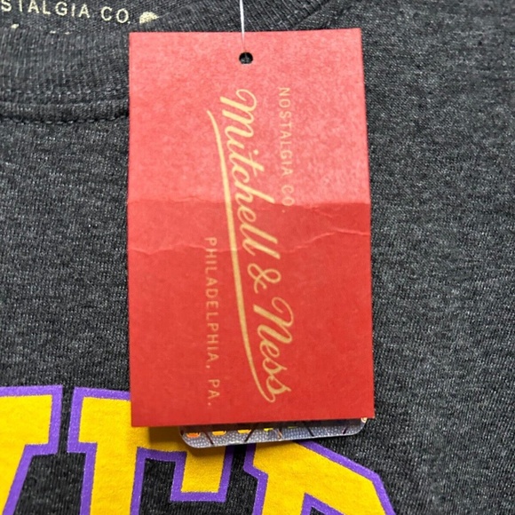 Mitchell and Ness L.A. Lakers Medium Shirt - Picture 4 of 5